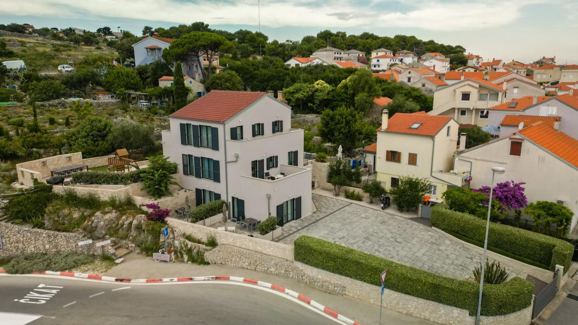 Valbay Apartment