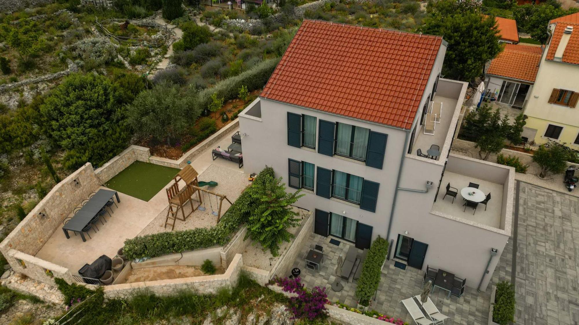 Valbay Apartment *